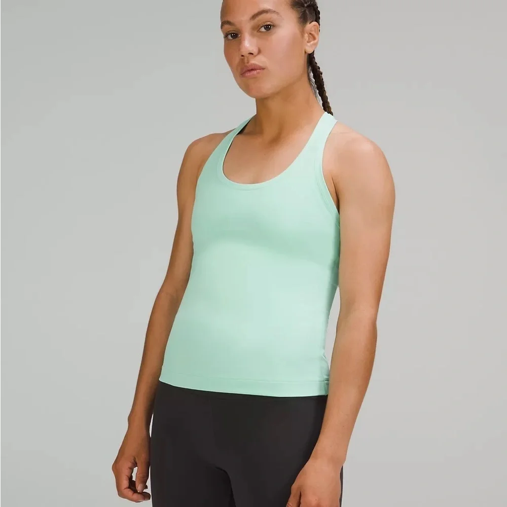 lululemon athletica reposhing this